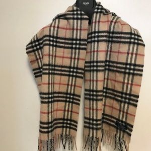 Burberry 100% cashmere scarf